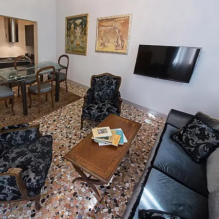 San Marco Charming Muneghe Apartment Apartmán *