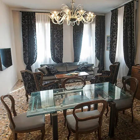San Marco Charming Muneghe Apartment